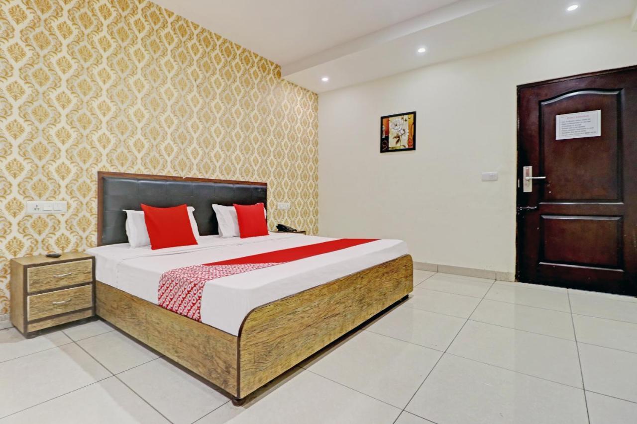 Oyo 74073 Hotel Abhishek Ludhiana Eksteriør bilde