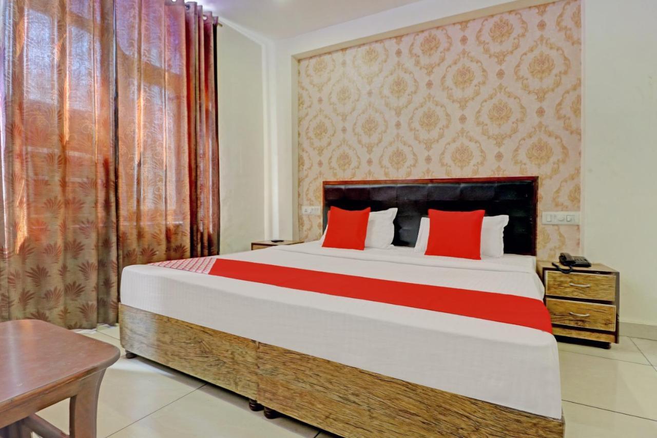 Oyo 74073 Hotel Abhishek Ludhiana Eksteriør bilde